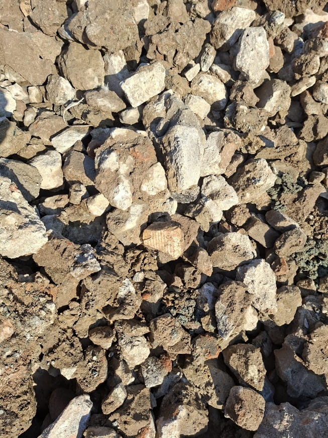 Suť - směs beton cihla